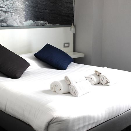 Beverello Rooms Napoli Bagian luar foto