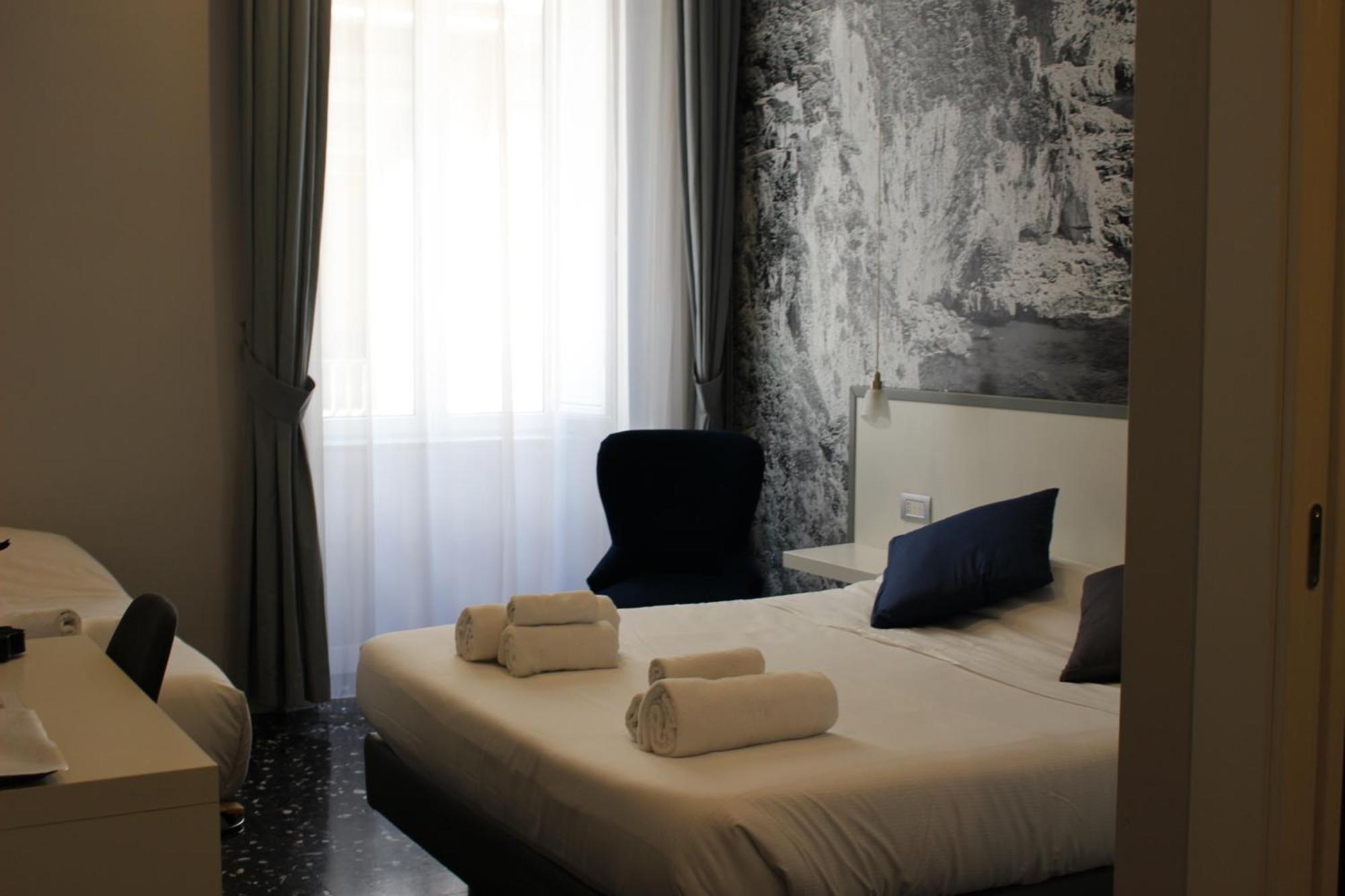 Beverello Rooms Napoli Bagian luar foto
