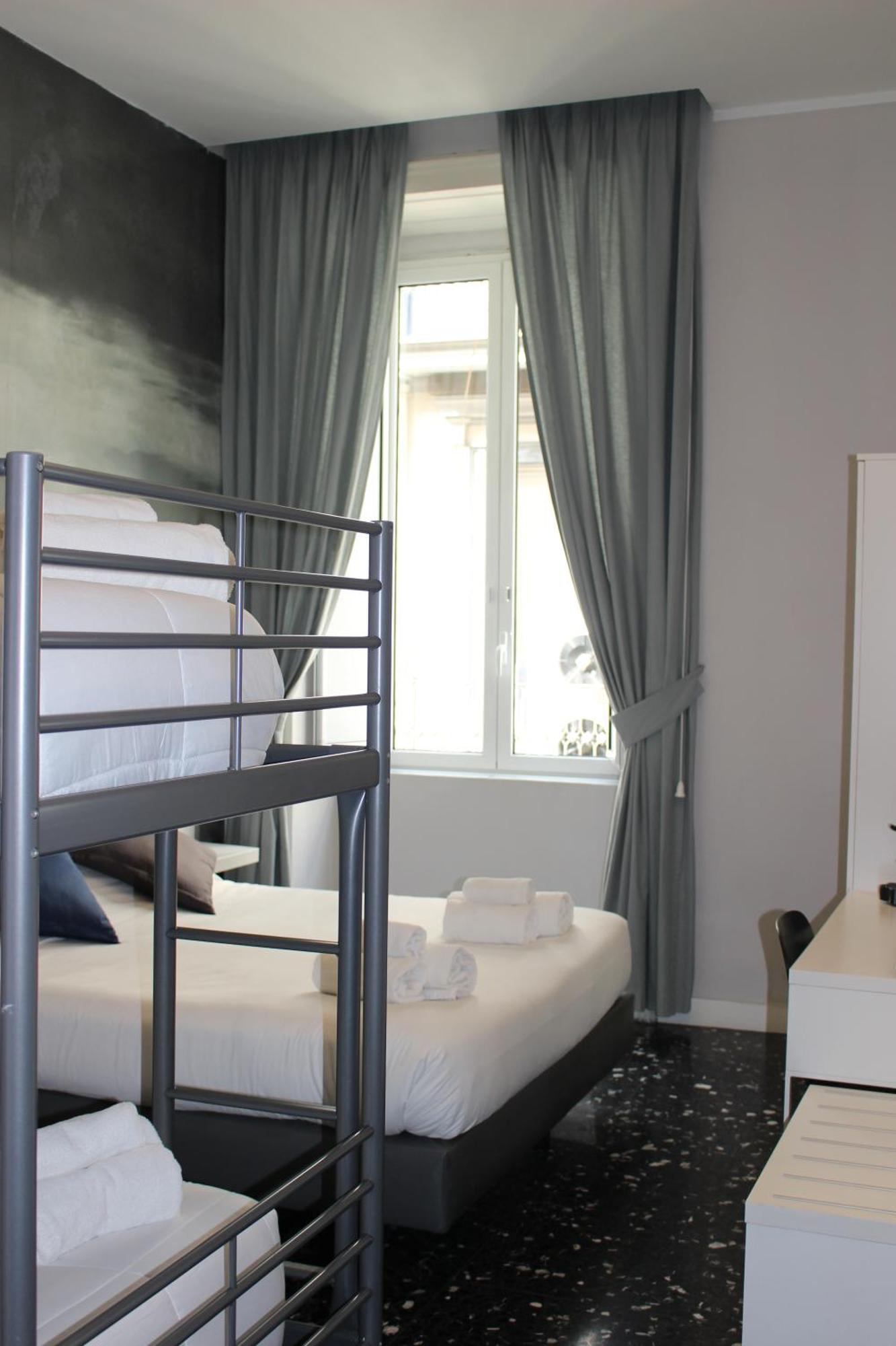 Beverello Rooms Napoli Bagian luar foto