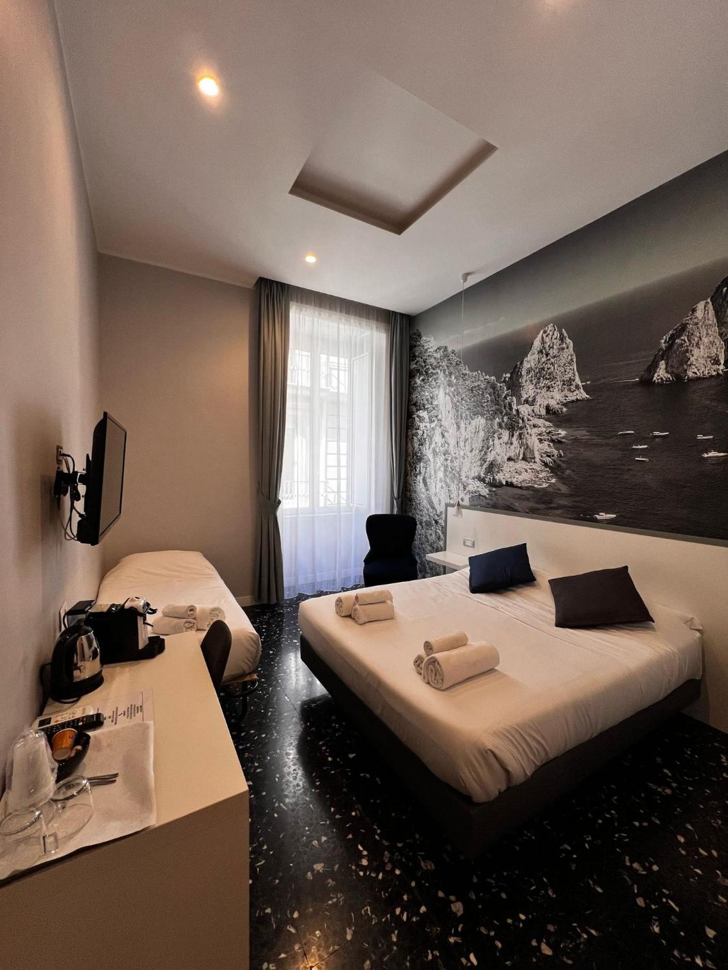 Beverello Rooms Napoli Bagian luar foto