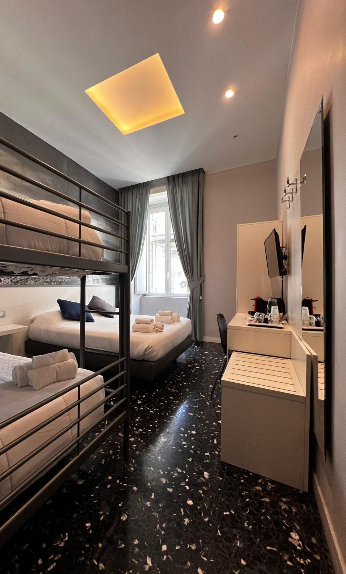 Beverello Rooms Napoli Bagian luar foto