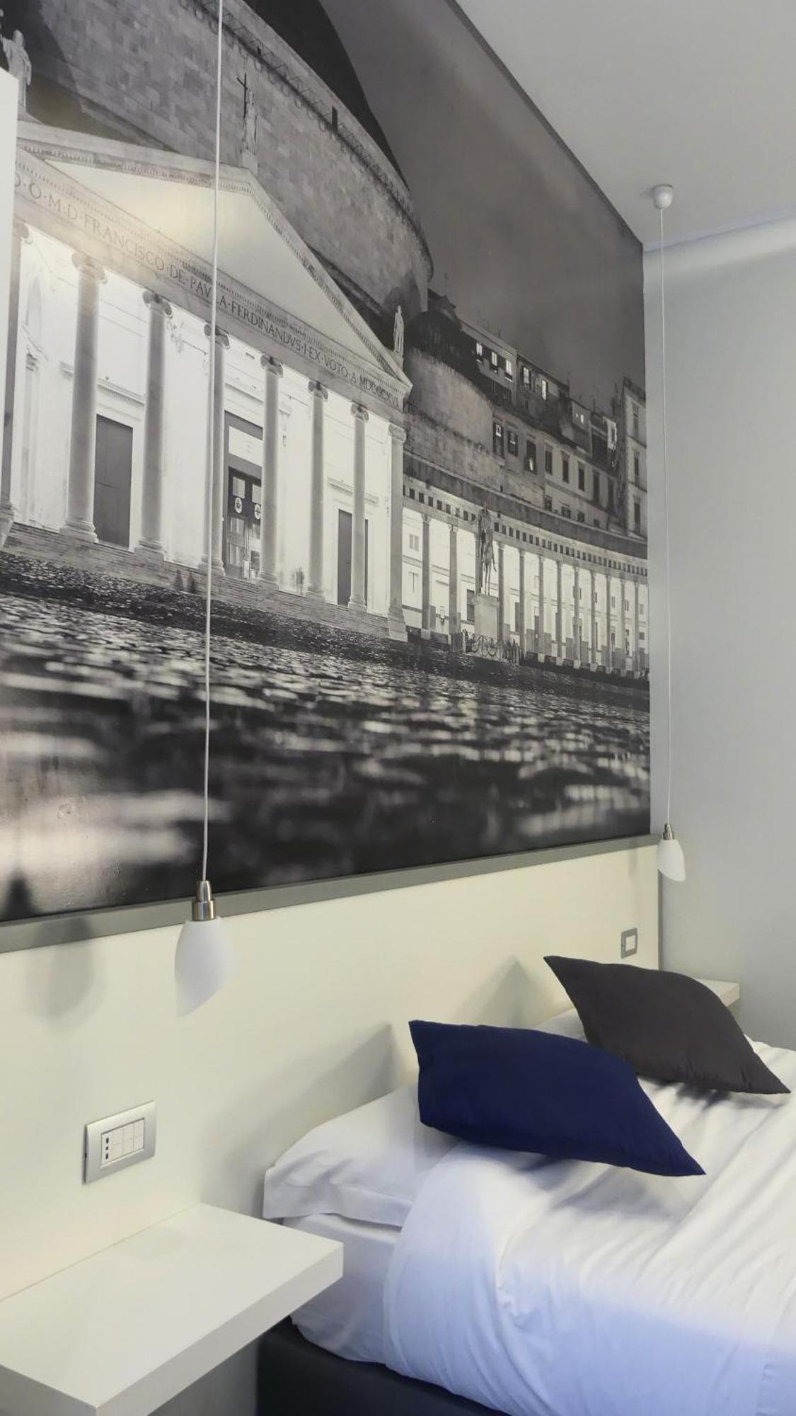 Beverello Rooms Napoli Bagian luar foto